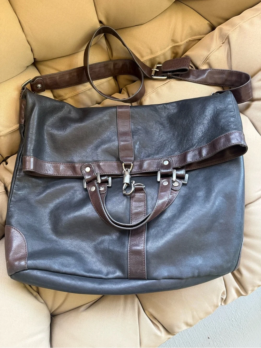 Kenneth Cole New York Dark Brown Leather Messenger Bag with Chestnut Trim